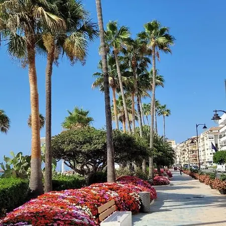 Free Parking, 40 Meters From The Beach, Wi-fi, Ac إِستيبونا