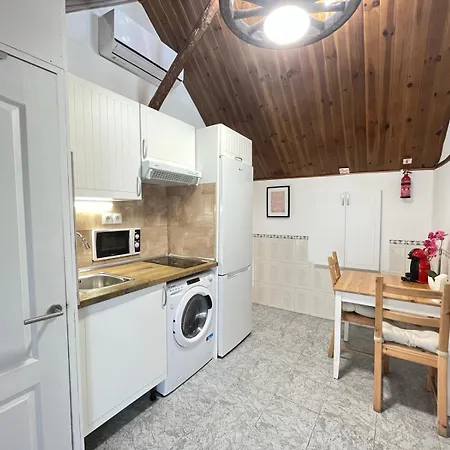 Free Parking, 40 Meters From The Beach, Wi-fi, Ac Apartment Estepona