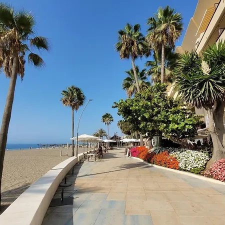 Free Parking, 40 Meters From The Beach, Wi-fi, Ac * Estepona