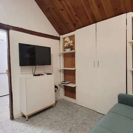 Free Parking, 40 Meters From The Beach, Wi-fi, Ac アパート エステポナ