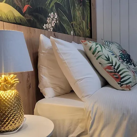 Free Parking, 40 Meters From The Beach, Wi-fi, Ac * Estepona