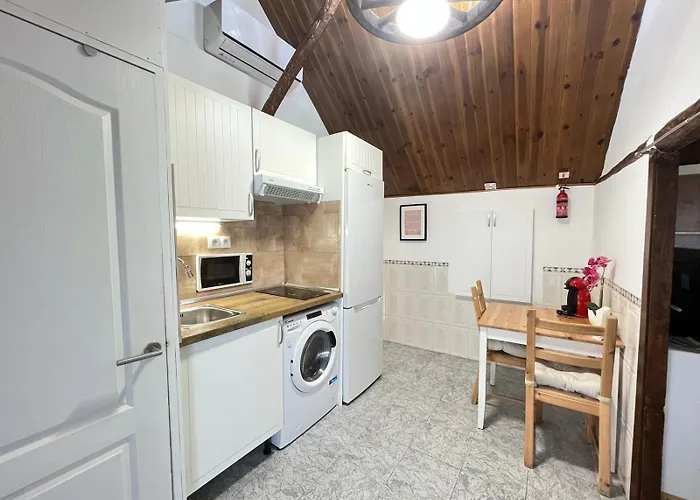 Free Parking, 40 Meters From The Beach, Wi-fi, Ac Apartament Estepona