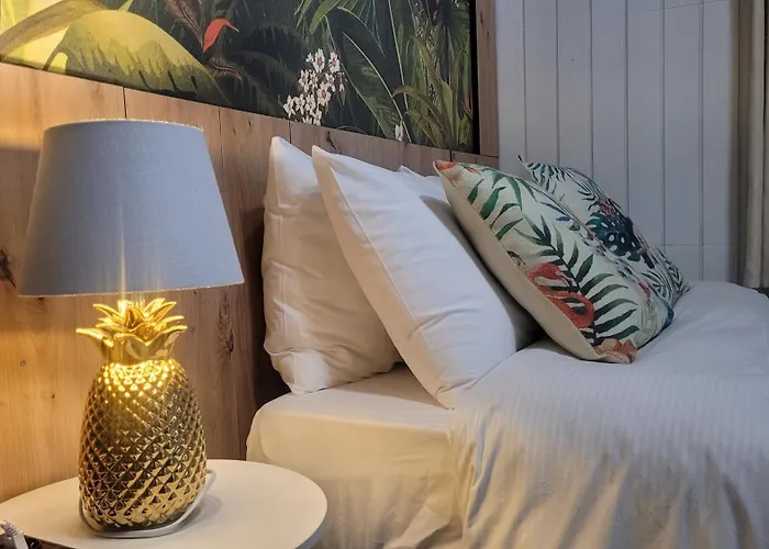 Free Parking, 40 Meters From The Beach, Wi-fi, Ac * Estepona