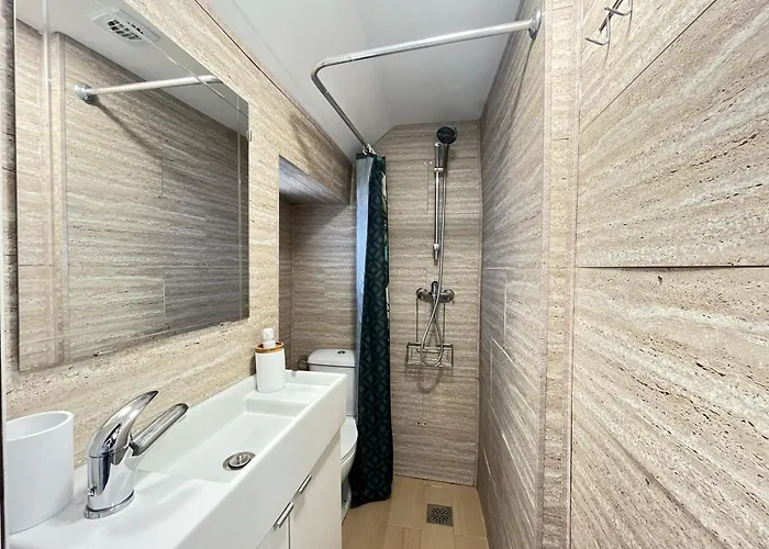 Free Parking, 40 Meters From The Beach, Wi-fi, Ac Estepona